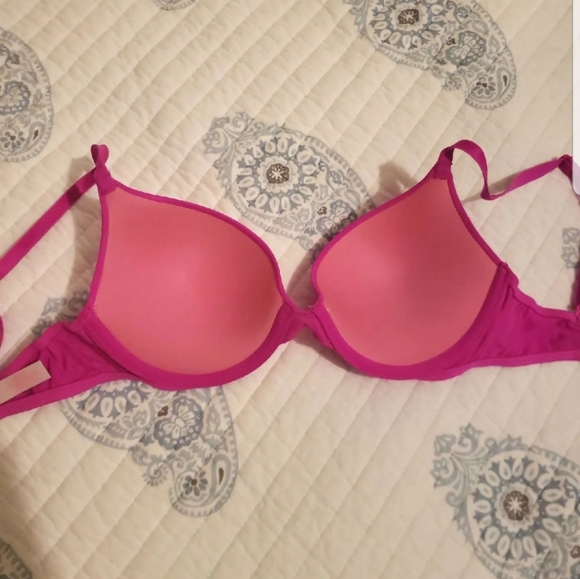 Victoria's Secret Pink push up bra - Picture 2 of 3